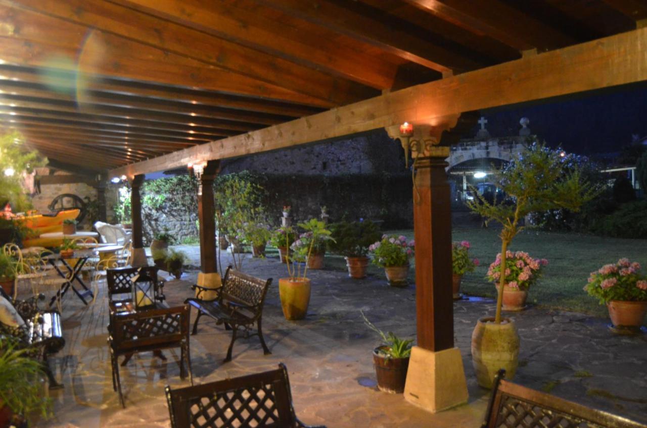 Posada Real La Montanesa Corrales De Buelna Exterior foto